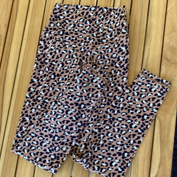 Offline by Aerie Leggings - Picture 1 of 9